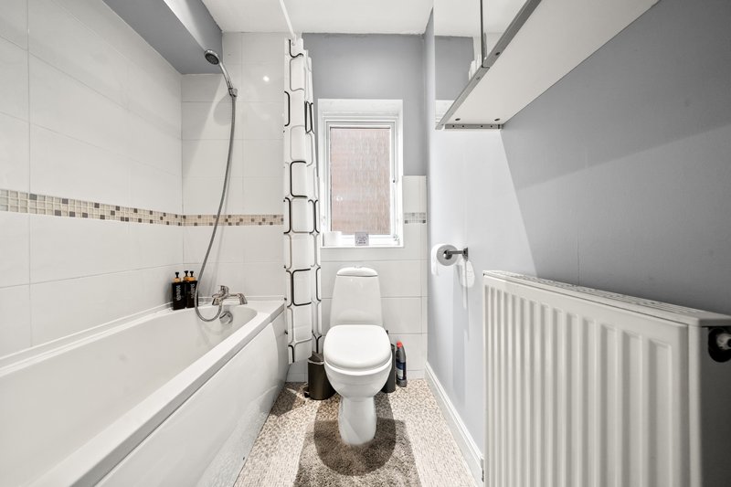 4BD 2BA+ additional 2WC | WiFi | Driveway | 7 Beds | Bolton