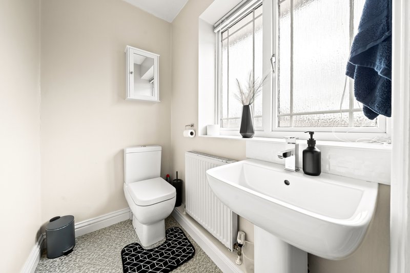 4BD 2BA+ additional 2WC | WiFi | Driveway | 7 Beds | Bolton