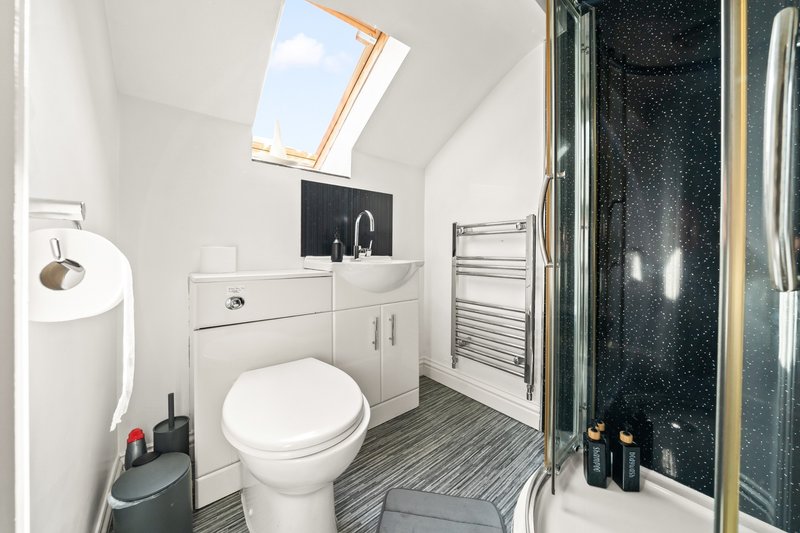 4BD 2BA+ additional 2WC | WiFi | Driveway | 7 Beds | Bolton