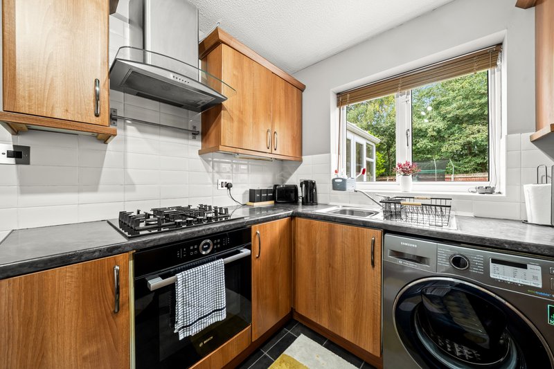 4BD 2BA+ additional 2WC | WiFi | Driveway | 7 Beds | Bolton