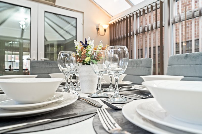 4BD 2BA+ additional 2WC | WiFi | Driveway | 7 Beds | Bolton