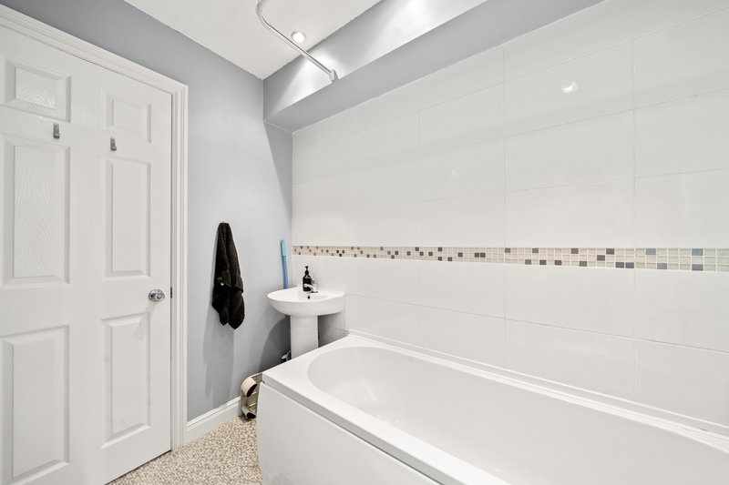 4BD 2BA+ additional 2WC | WiFi | Driveway | 7 Beds | Bolton