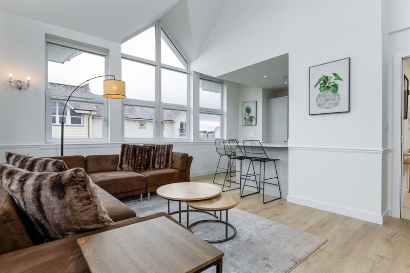 The Stirling Penthouse - Free Parking
