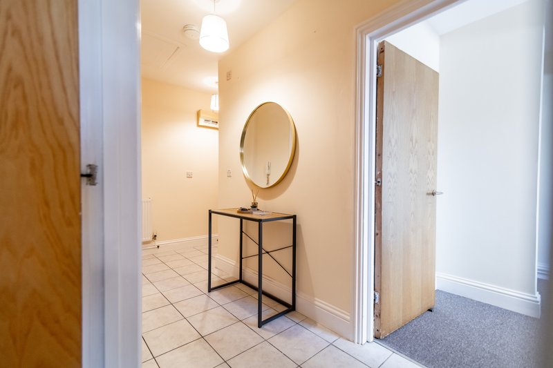 2-Bedroom Flat near Folkestone Harbour with Allocated Parking, Sleeps 4