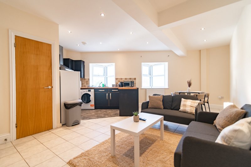 2-Bedroom Flat near Folkestone Harbour with Allocated Parking, Sleeps 4