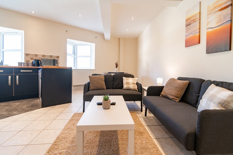 2-Bedroom Flat near Folkestone Harbour with Allocated Parking, Sleeps 4