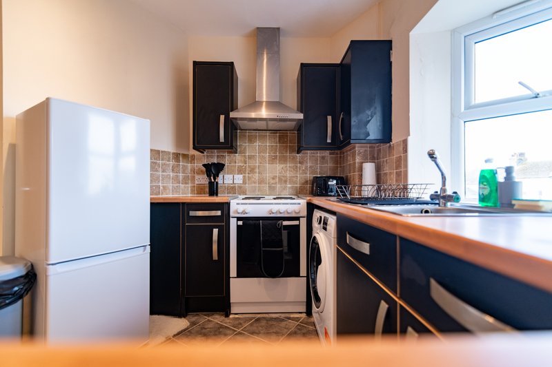 2-Bedroom Flat near Folkestone Harbour with Allocated Parking, Sleeps 4