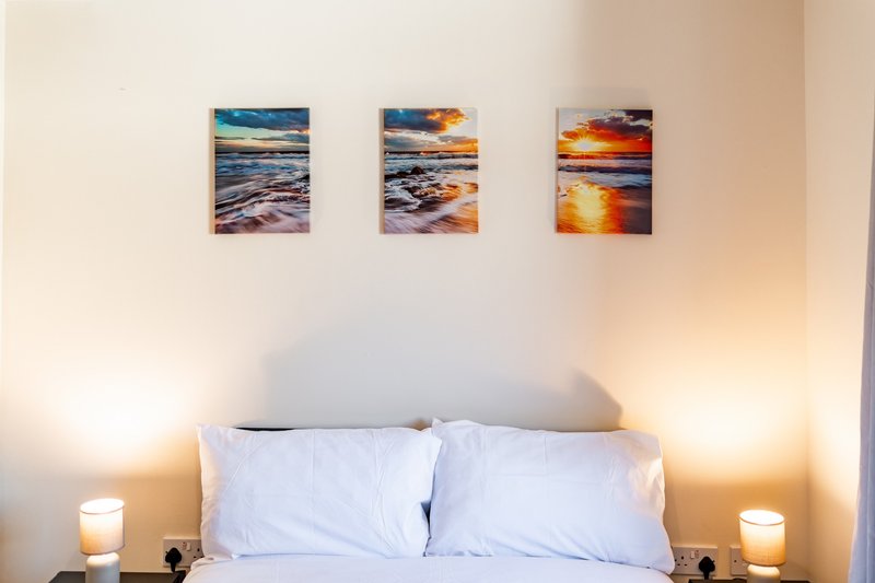 2-Bedroom Flat near Folkestone Harbour with Allocated Parking, Sleeps 4