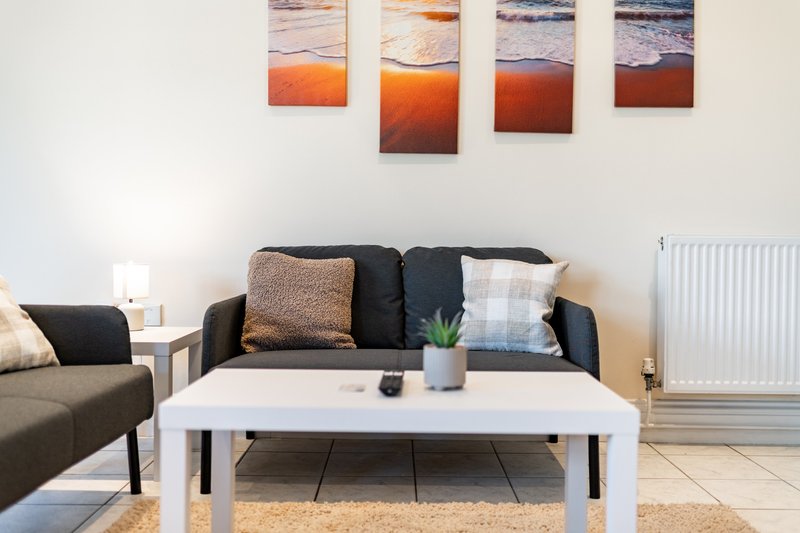 2-Bedroom Flat near Folkestone Harbour with Allocated Parking, Sleeps 4
