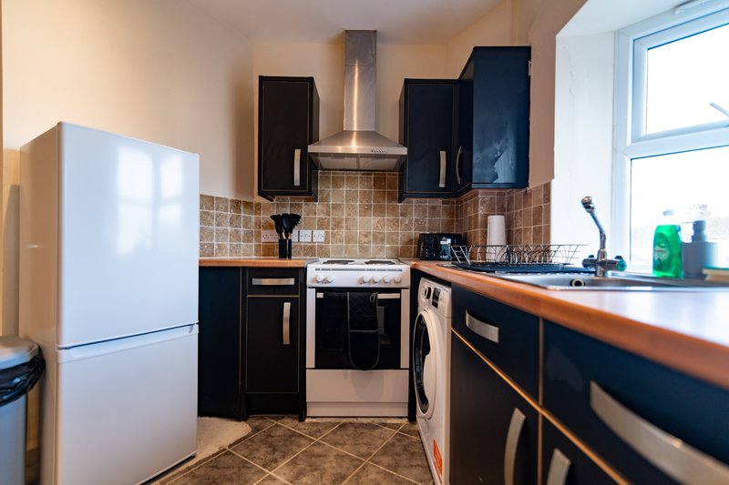2-Bedroom Flat near Folkestone Harbour with Allocated Parking, Sleeps 4