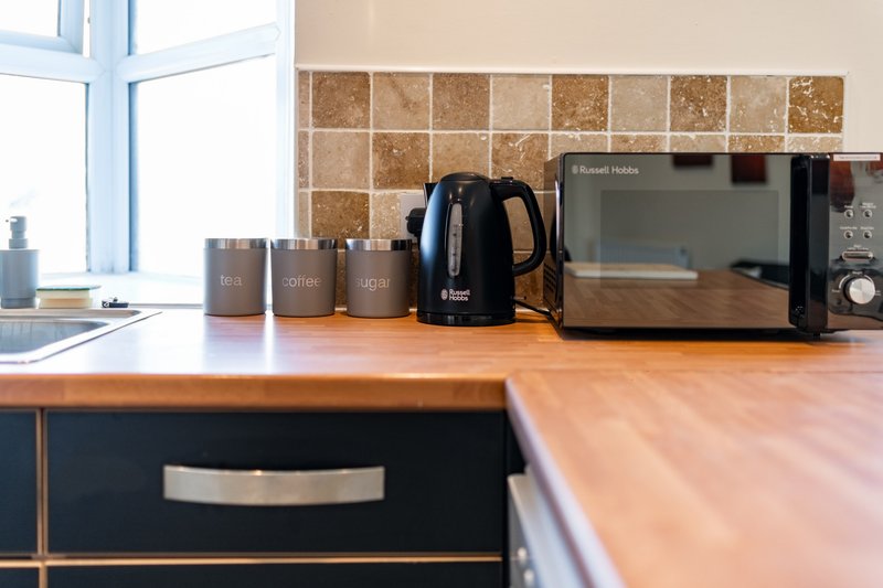 2-Bedroom Flat near Folkestone Harbour with Allocated Parking, Sleeps 4