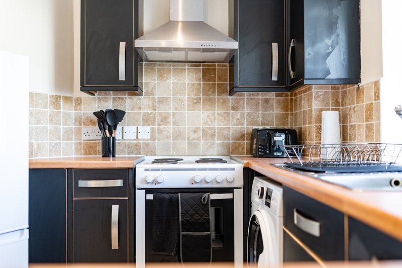 2-Bedroom Flat near Folkestone Harbour with Allocated Parking, Sleeps 4