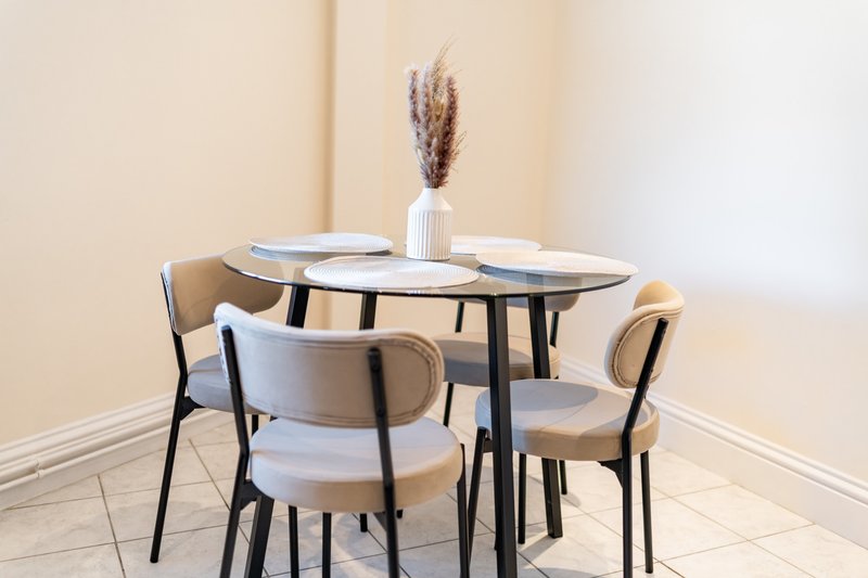 2-Bedroom Flat near Folkestone Harbour with Allocated Parking, Sleeps 4