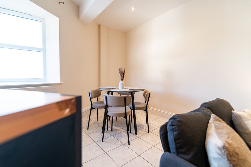 2-Bedroom Flat near Folkestone Harbour with Allocated Parking, Sleeps 4