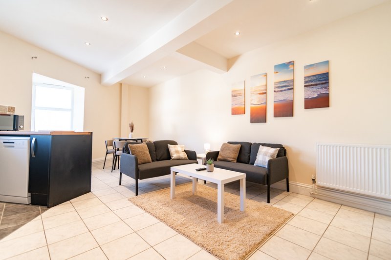 2-Bedroom Flat near Folkestone Harbour with Allocated Parking, Sleeps 4