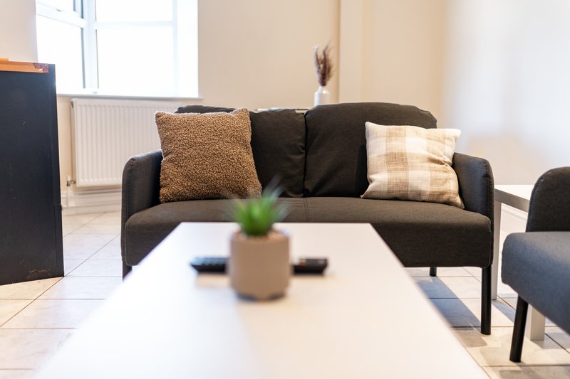 2-Bedroom Flat near Folkestone Harbour with Allocated Parking, Sleeps 4