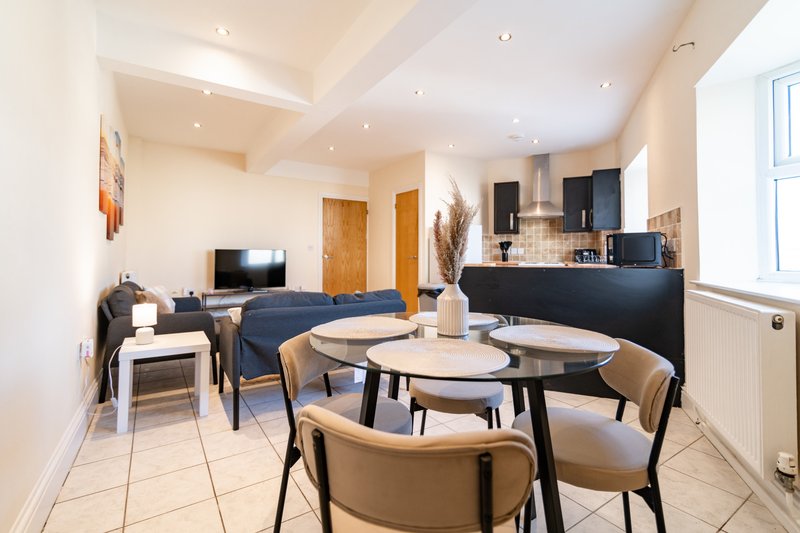 2-Bedroom Flat near Folkestone Harbour with Allocated Parking, Sleeps 4