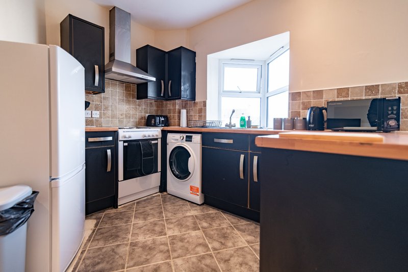 2-Bedroom Flat near Folkestone Harbour with Allocated Parking, Sleeps 4