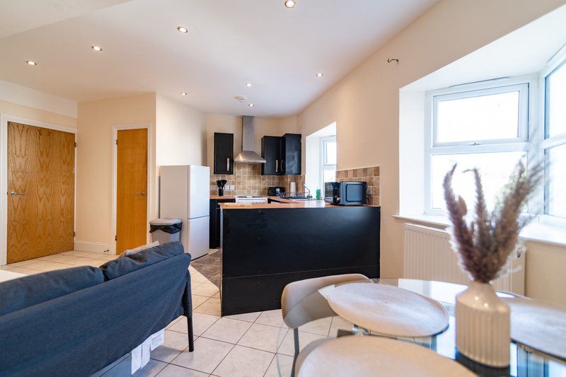 2-Bedroom Flat near Folkestone Harbour with Allocated Parking, Sleeps 4