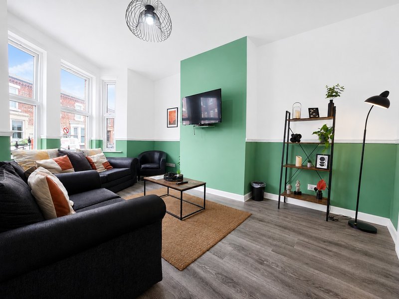 3-bed cosy house close to Anfield Stadium + free parking space
