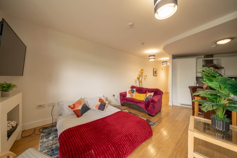 Central Apt | Garden View | Free Private Parking