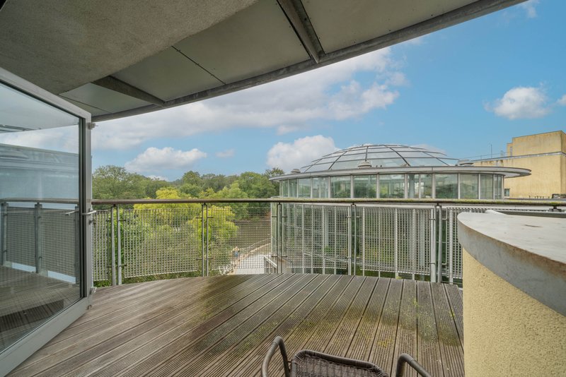 Central Apt | Garden View | Free Private Parking