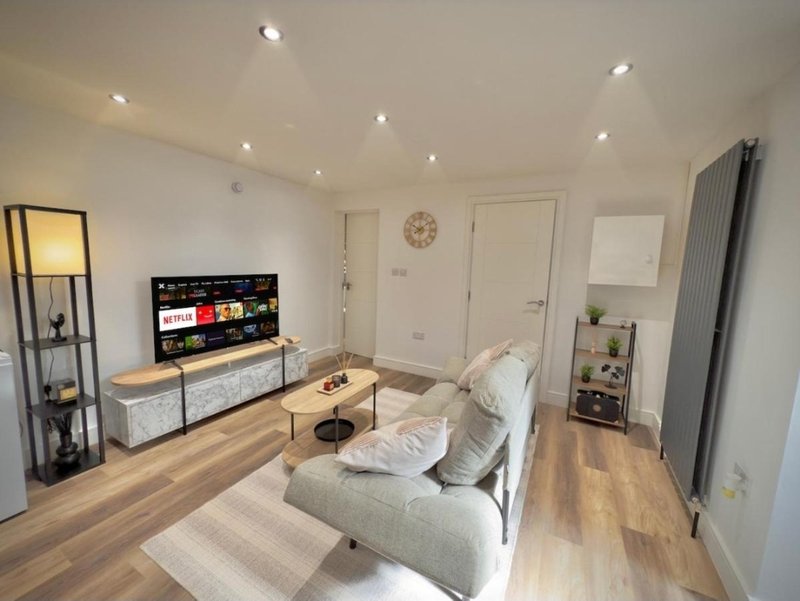 1 bed + sofabed cosy modern property near Bradford city centre with free parking