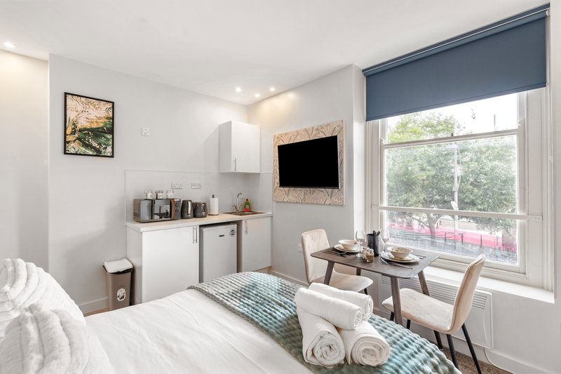 Modern Dockside Apartment | Near Gunwharf quay