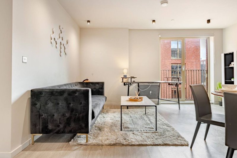 Castlefield Canalside Apartment | 1 Bed | Balcony & Workspace