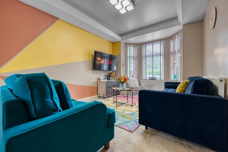 4BR Coventry WorkStay | Sleeps 10 | Parking & WiFi