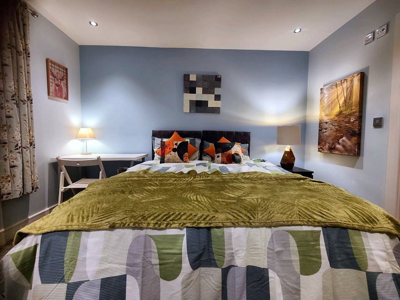 Modern King bedroom with 2 zip-linked beds, which can be turned into 2 single beds on request, so that guests share the room that has an ensuite bathroom and plenty of storage with built-in cupboards.