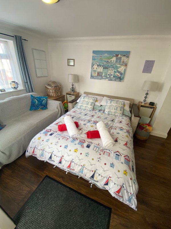 The Garden Flat: 2-Bed Ground-Floor Flat with Courtyard and Parking, Paignton
