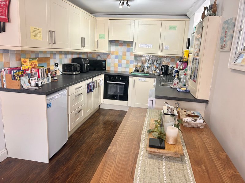 The Garden Flat: 2-Bed Ground-Floor Flat with Courtyard and Parking, Paignton