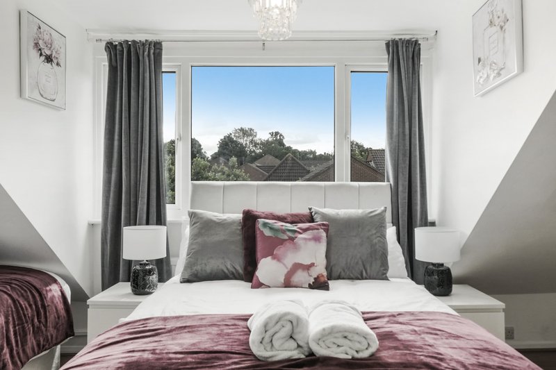Spacious 4-Bedroom Apartment | Brixton & Tulse Hill | Ideal for Corporate & Extended Stays