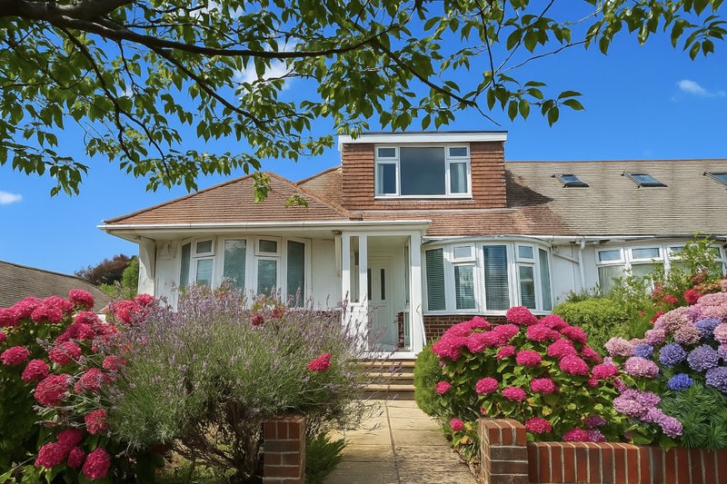 3 Bedroom House with Garden and Free Parking
