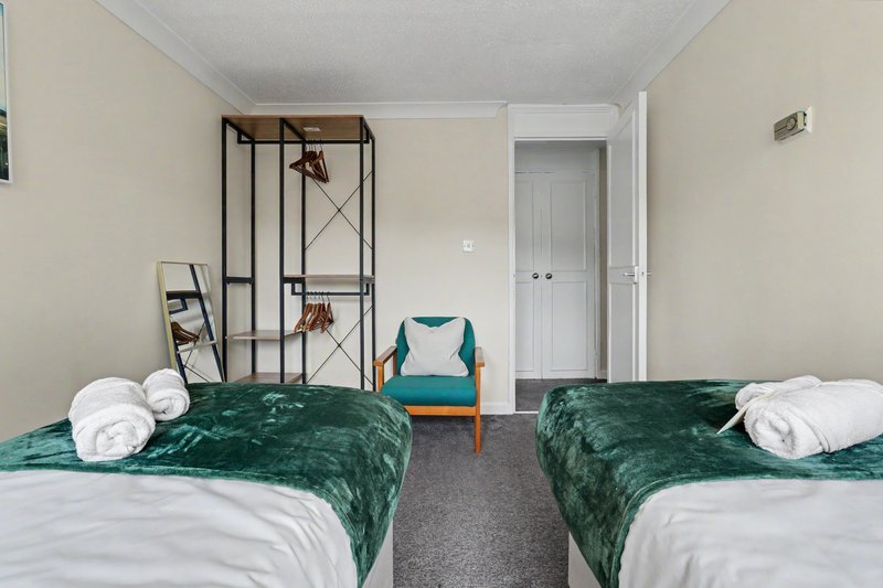 Comfortable Flat in Bedford Sleeps 3 to 4 Guests with Free Parking