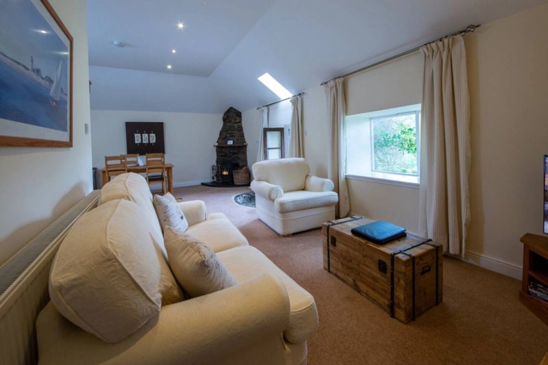 Loch Tay Bothy Cottage with Hot Tub