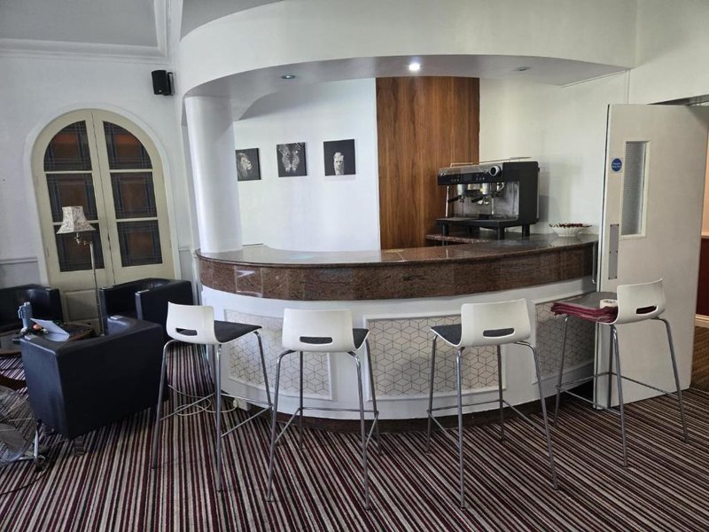 Maya Hotel | Single, Double, Twin, Triple & Family Ensuite Rooms with Wi-Fi, Smart TV & Parking