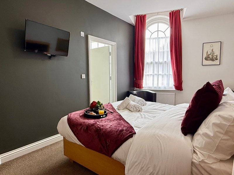 Relax in our cosy Classic Double Room, ideal for up to two guests. It offers a double bed, private bathroom, Smart TV, fast Wi-Fi and tea and coffee facilities. Room layouts and décor may vary.