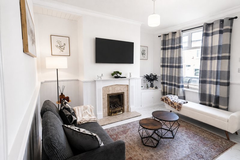 2BDR |Curry Mile | 7 min to city centre | Parking