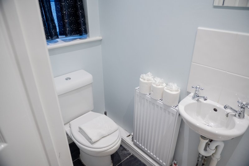 Cosy 2 bedroom house with parking near to Oxford