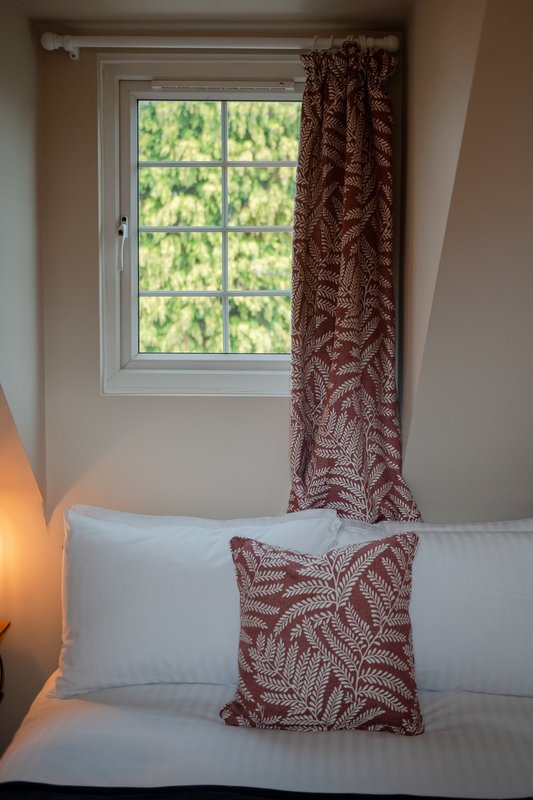 Cosy 2 bedroom house with parking near to Oxford