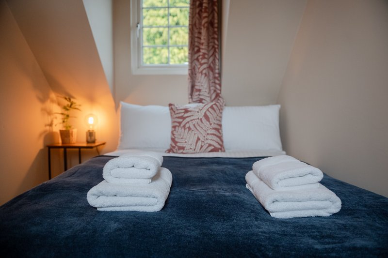Cosy 2 bedroom house with parking near to Oxford