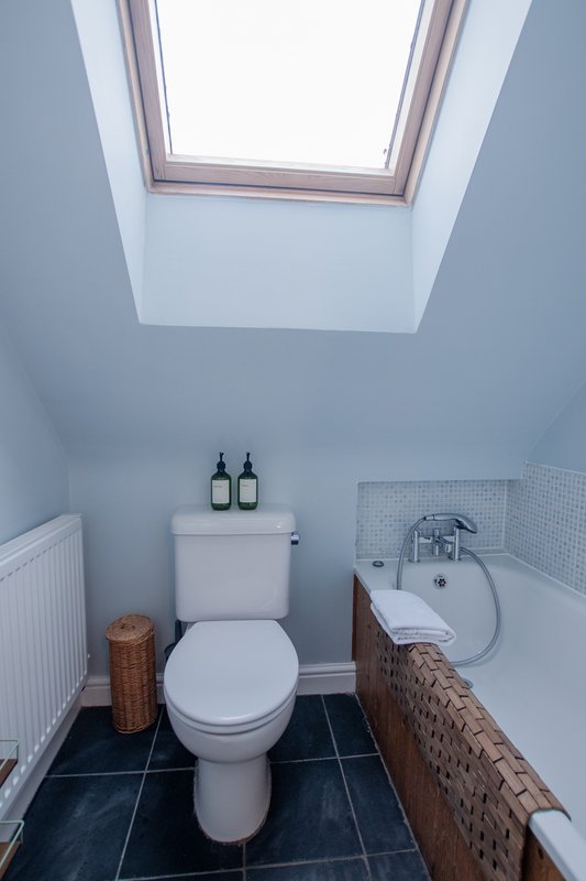 Cosy 2 bedroom house with parking near to Oxford