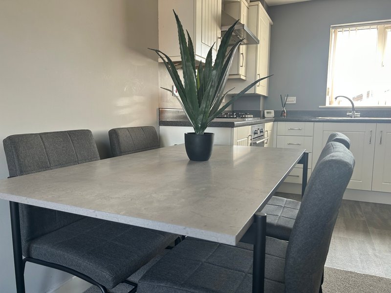 Dining space for 4.