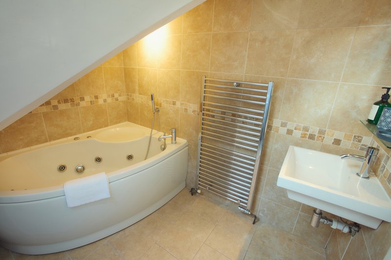 Luxury 4-bed in Oxford with 2x parking & garden