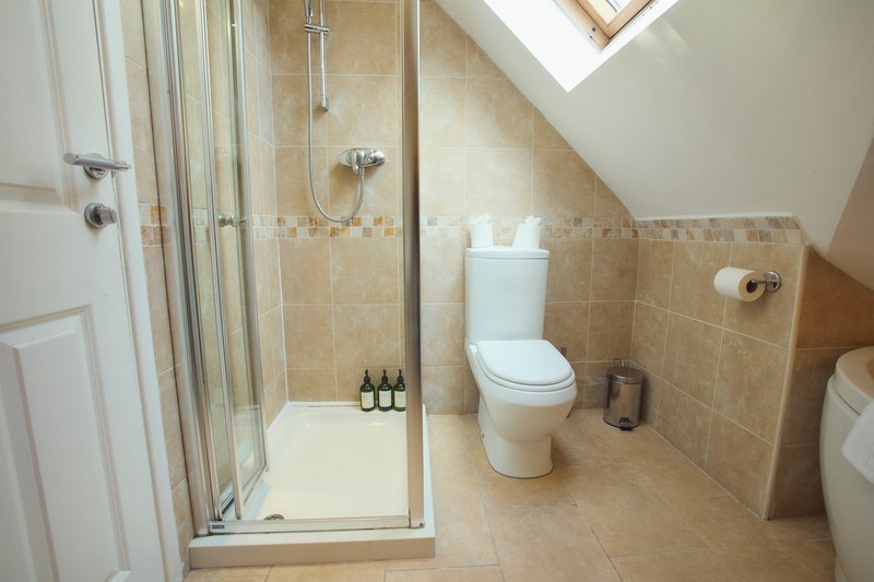 Luxury 4-bed in Oxford with 2x parking & garden