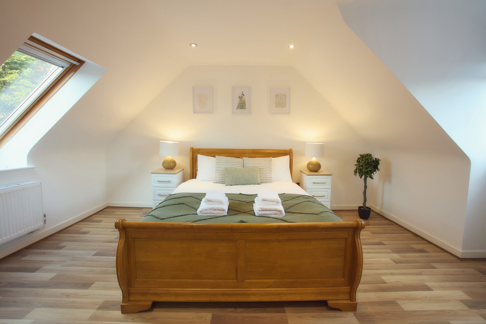 Luxury 4-bed in Oxford with 2x parking & garden