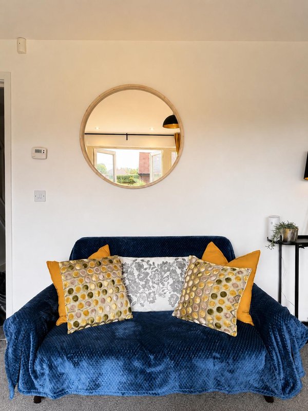 Large 4-bed house for crews, Secure driveway parking + fast WiFi, 5 min to City Hospital