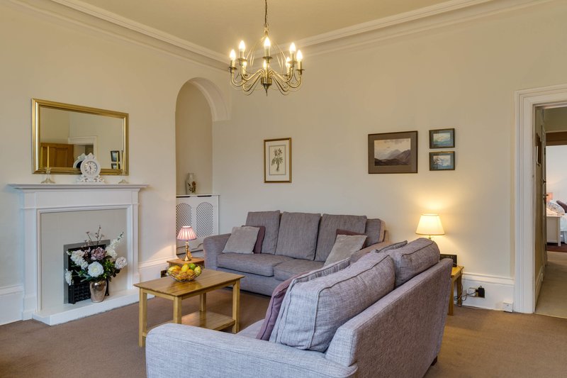 2 bedroom Victorian apartment close to the sea